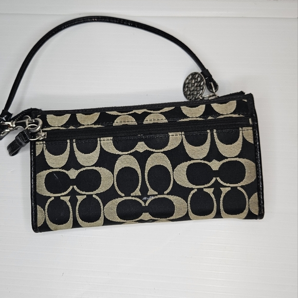 Coach Black Leather Checkbook Wallet Wristlet – Credit Card & Coin Organizer - Picture 2 of 4